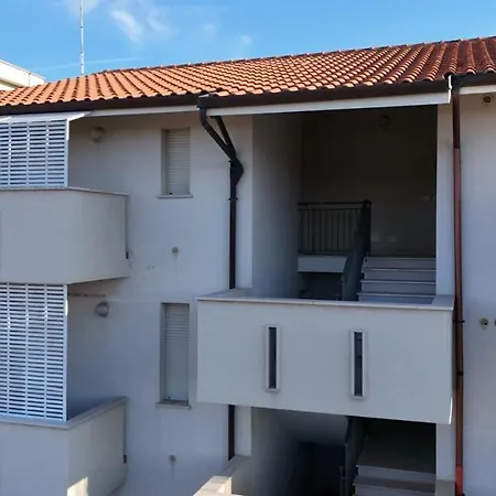 F005 - Fano, Trilocale Con Terrazzino A 30mt Dal Mare