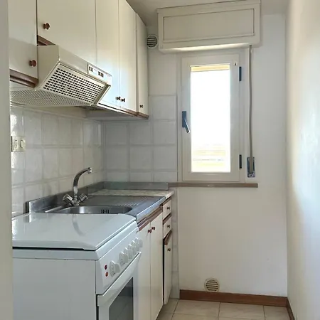F005 - Fano, Trilocale Con Terrazzino A 30mt Dal Mare Marotta