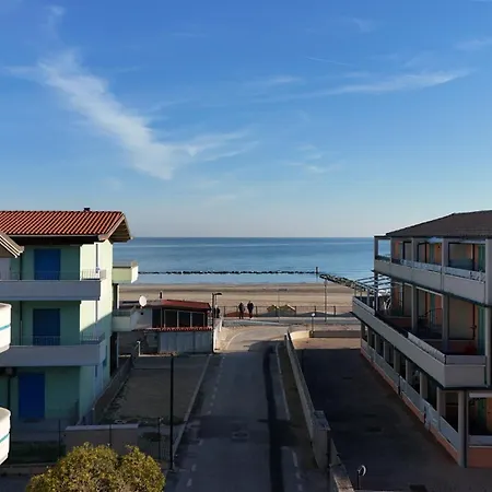 F005 - Fano, Trilocale Con Terrazzino A 30mt Dal Mare Marotta